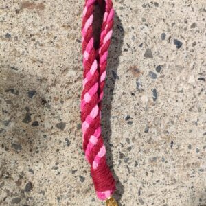 Geflochtener Schlüsselanhänger – Pink & Bordeaux