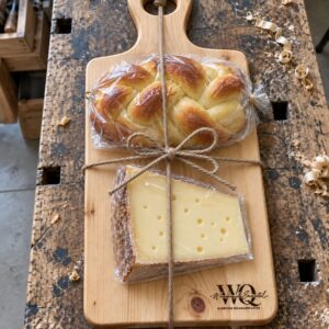 Genussbrättli mit Alpkäse und Butterzopf