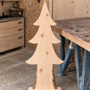 Holztannenbaum auf Sockel